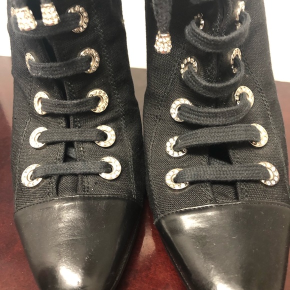 Manolo Blahnik Ladies Size 6 - 38 1/2 - $245